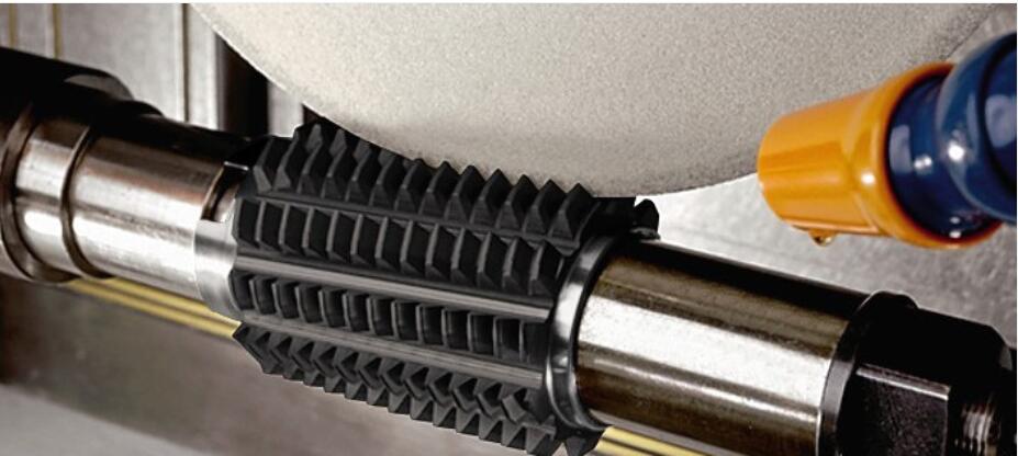 滾刀刃磨.jpg 滾刀刃磨.jpg